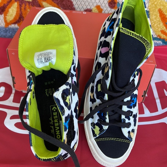 Converse 572369C
CHUCK TAYLOR ALL STAR 70 HI
EGRET/BLACK/LIME TWIST
WMNS snkrs - Picture 13 of 16